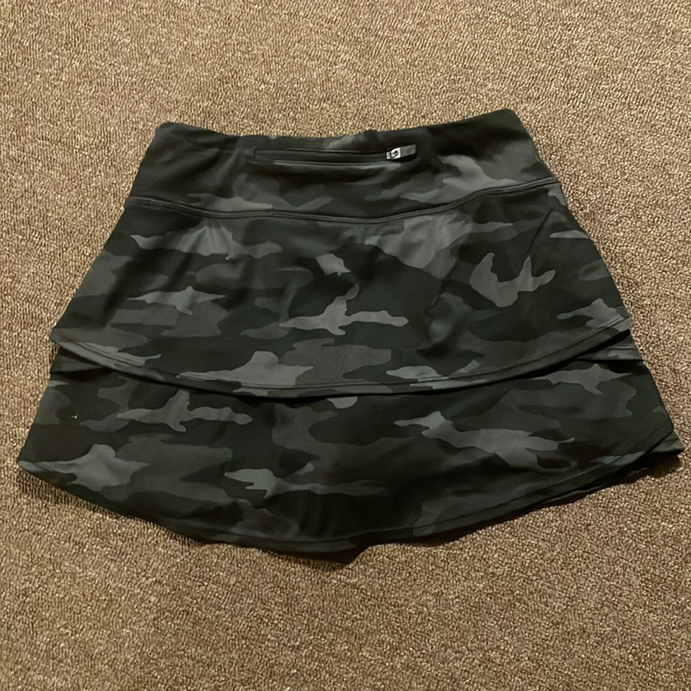 Athleta Girl camo skort in black/gray - size L (12). - Picture 5 of 6